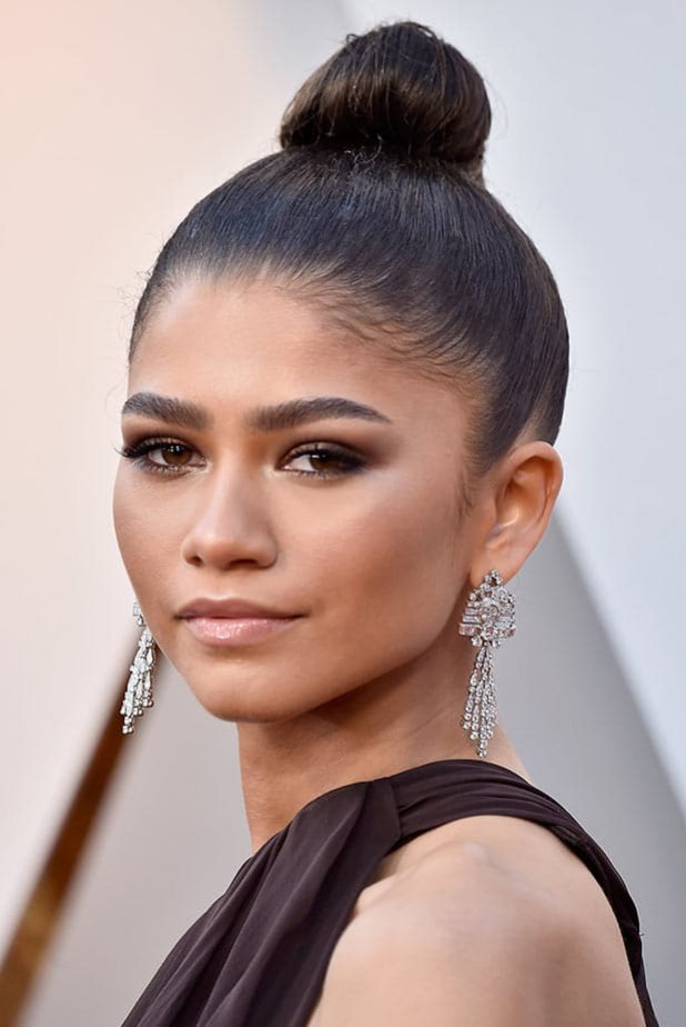 Master the Chignon - A step by step guide on how to style your hair like Hollywood's Master the Chignon - A step by step guide on how to style your hair like Hollywood's
